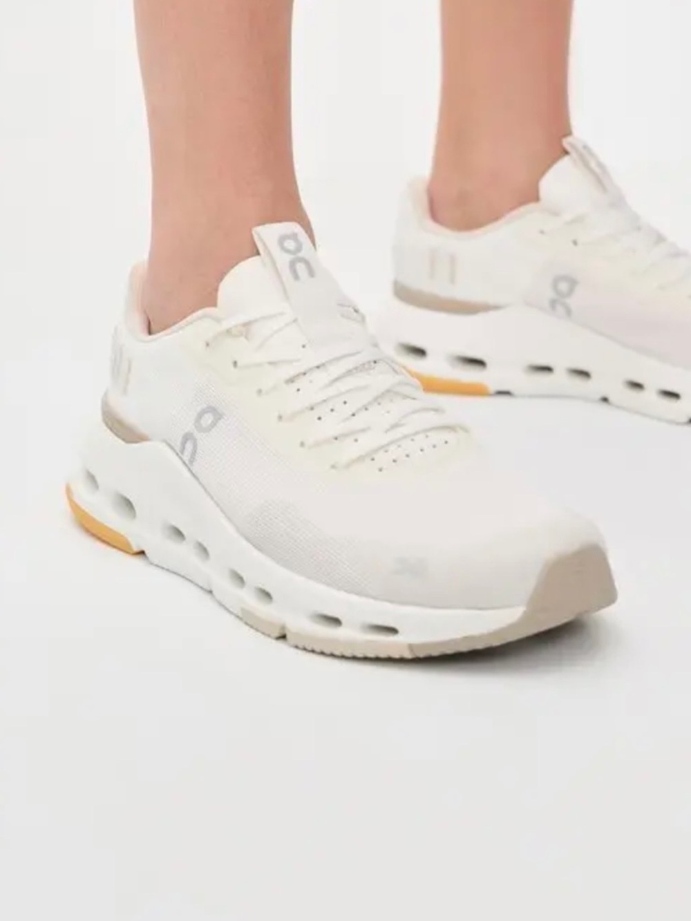 On Running Women's Cloudnova Form 2 Ivory/Desert